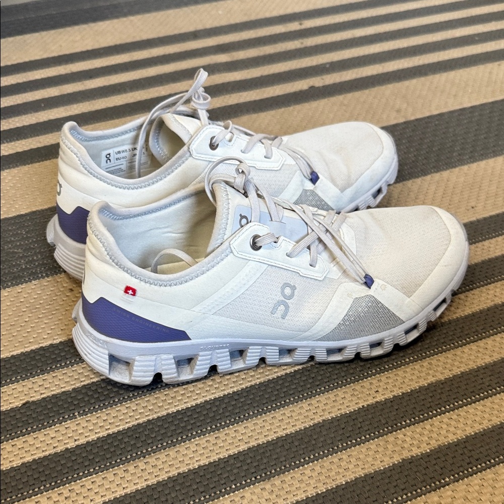 In Cloud X White Grey Athletic Shoes size 8.5